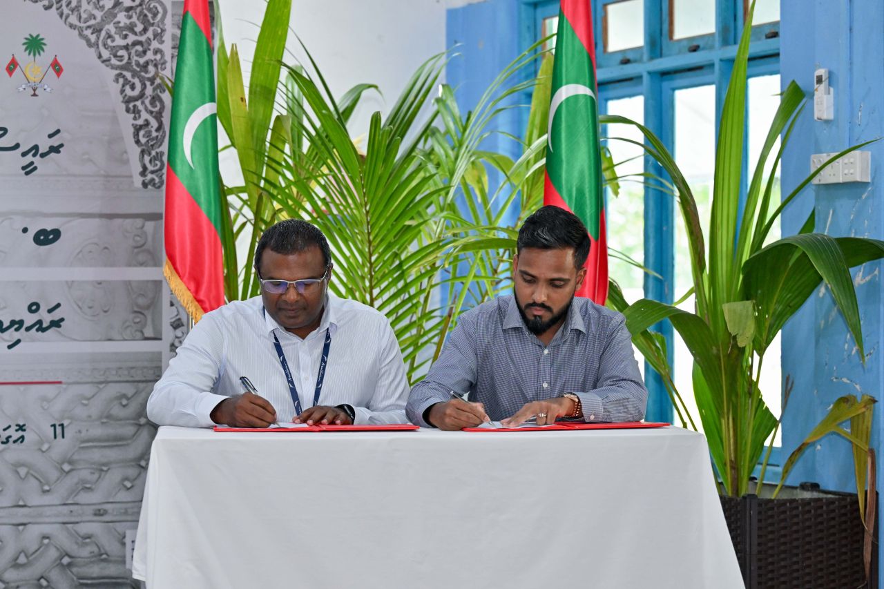 ފޮޓޯ: ރައީސް، ބ. ކަމަދޫ ރައްޔިތުންނާއި އެ ރަށު ކައުންސިލާ ބައްދަލުކުރެއްވުން