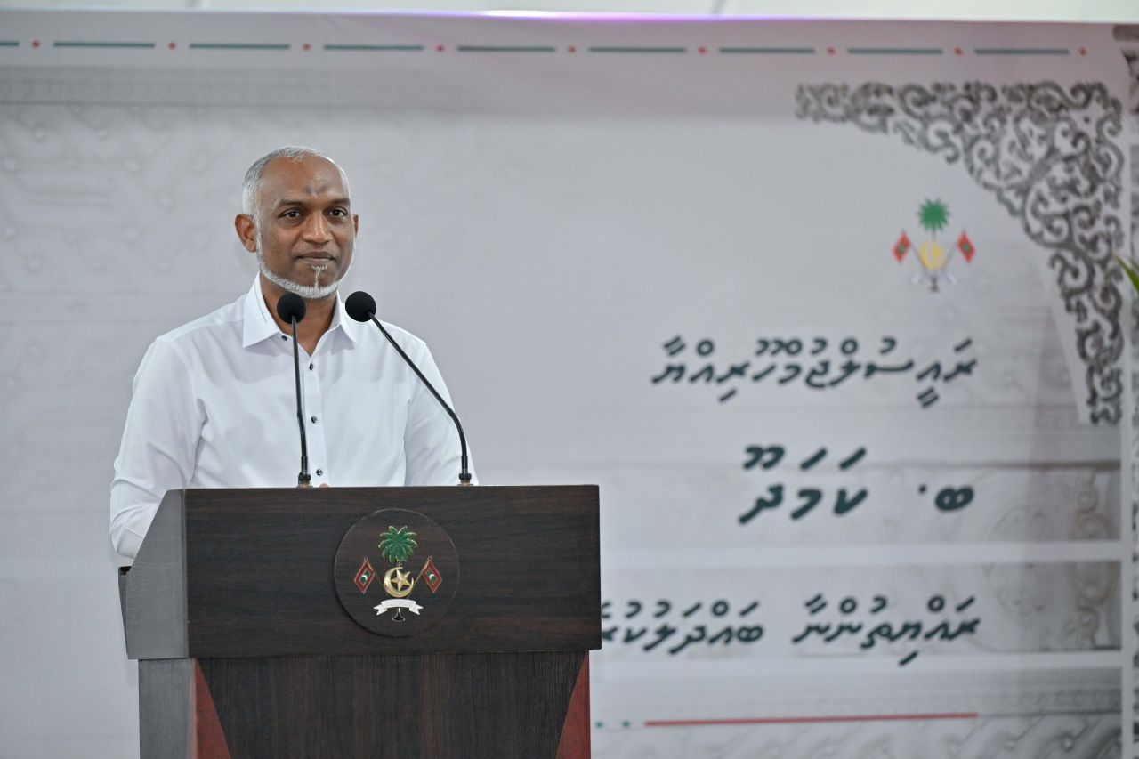 ފޮޓޯ: ރައީސް، ބ. ކަމަދޫ ރައްޔިތުންނާއި އެ ރަށު ކައުންސިލާ ބައްދަލުކުރެއްވުން