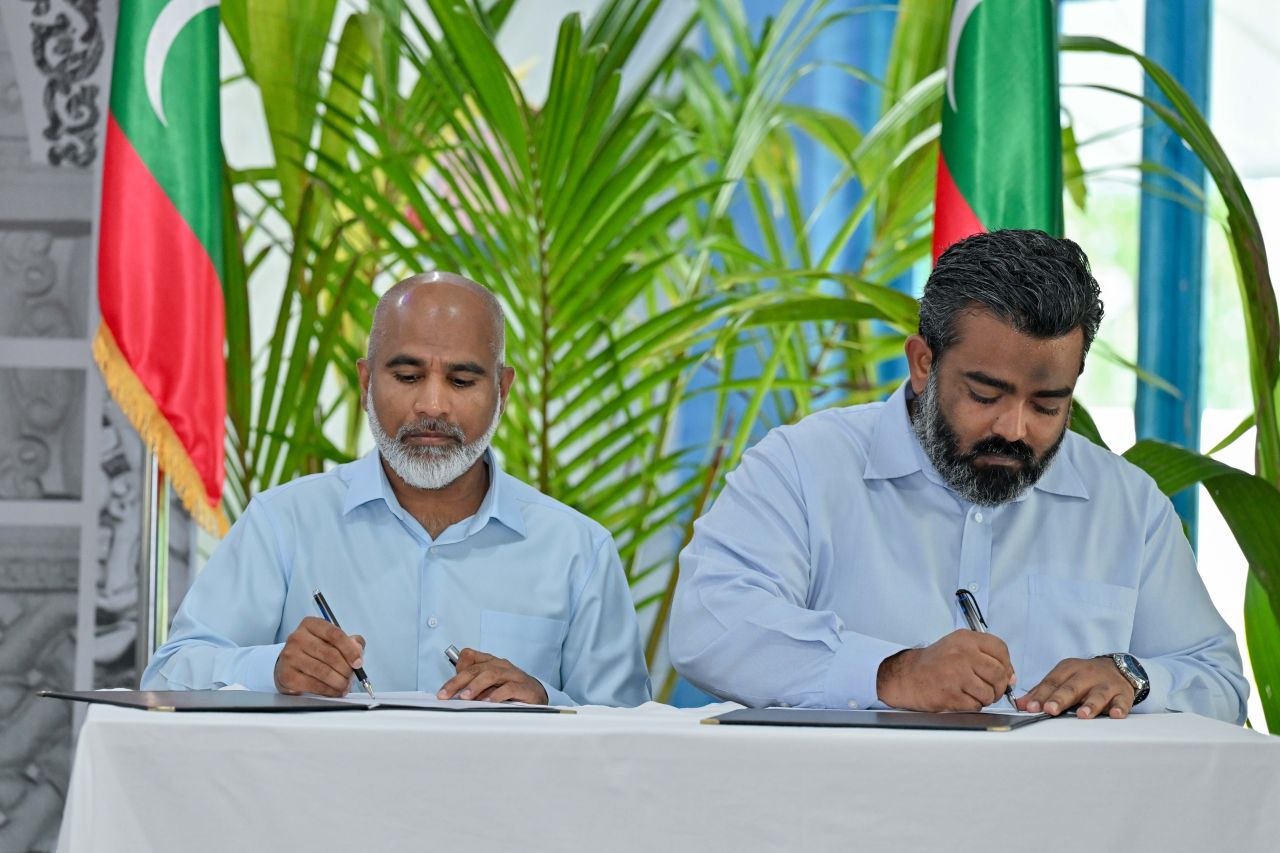 ފޮޓޯ: ރައީސް، ބ. ކަމަދޫ ރައްޔިތުންނާއި އެ ރަށު ކައުންސިލާ ބައްދަލުކުރެއްވުން