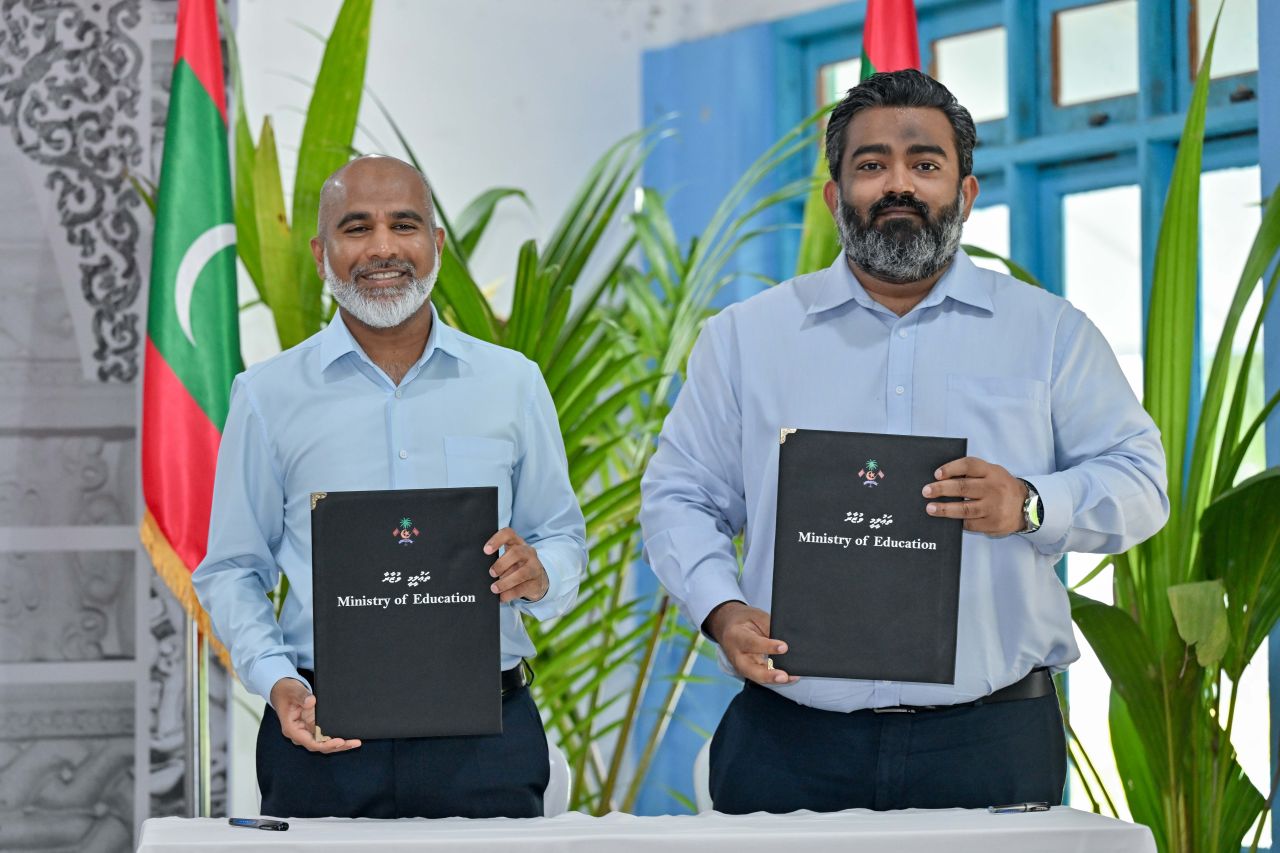 ފޮޓޯ: ރައީސް، ބ. ކަމަދޫ ރައްޔިތުންނާއި އެ ރަށު ކައުންސިލާ ބައްދަލުކުރެއްވުން
