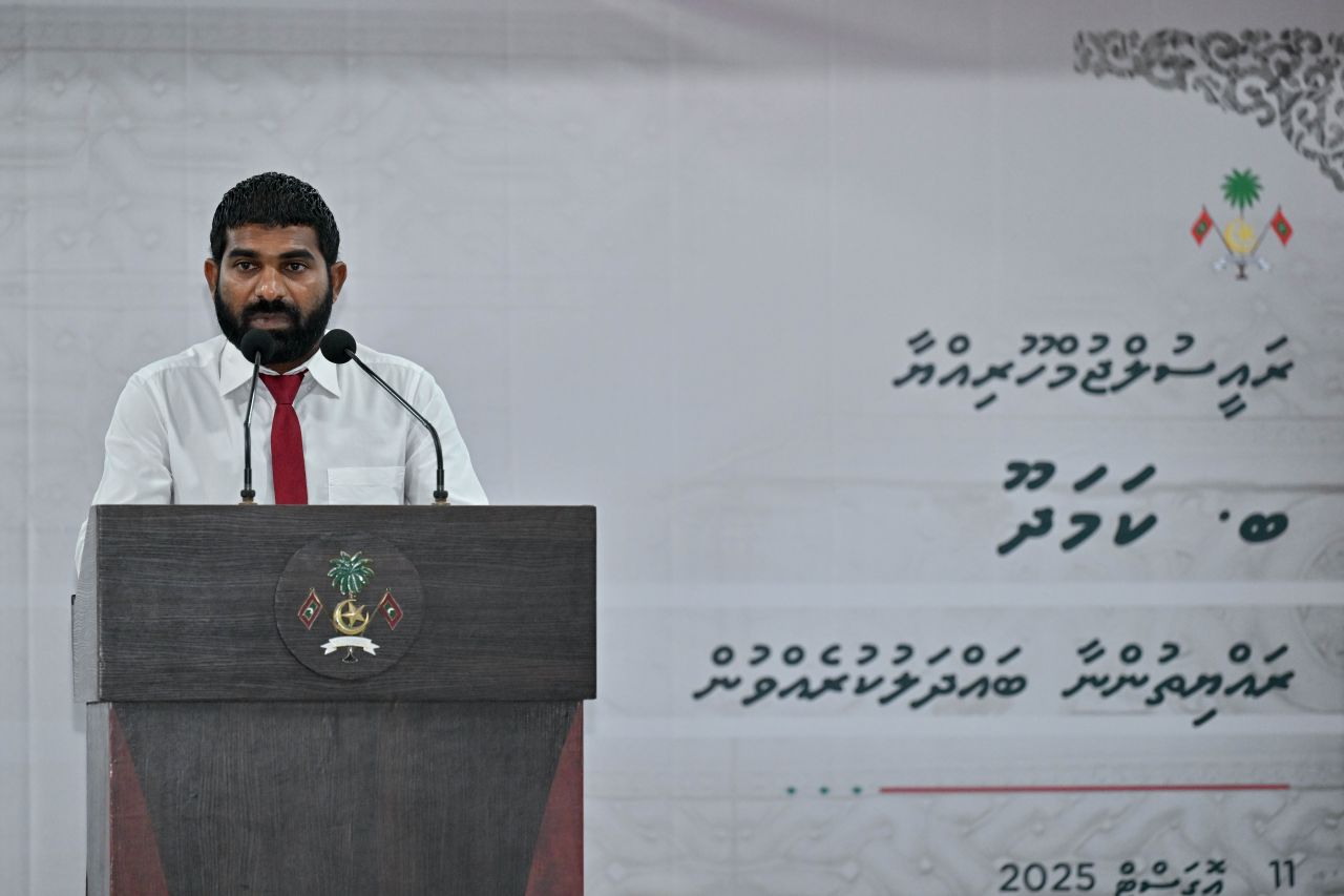 ފޮޓޯ: ރައީސް، ބ. ކަމަދޫ ރައްޔިތުންނާއި އެ ރަށު ކައުންސިލާ ބައްދަލުކުރެއްވުން