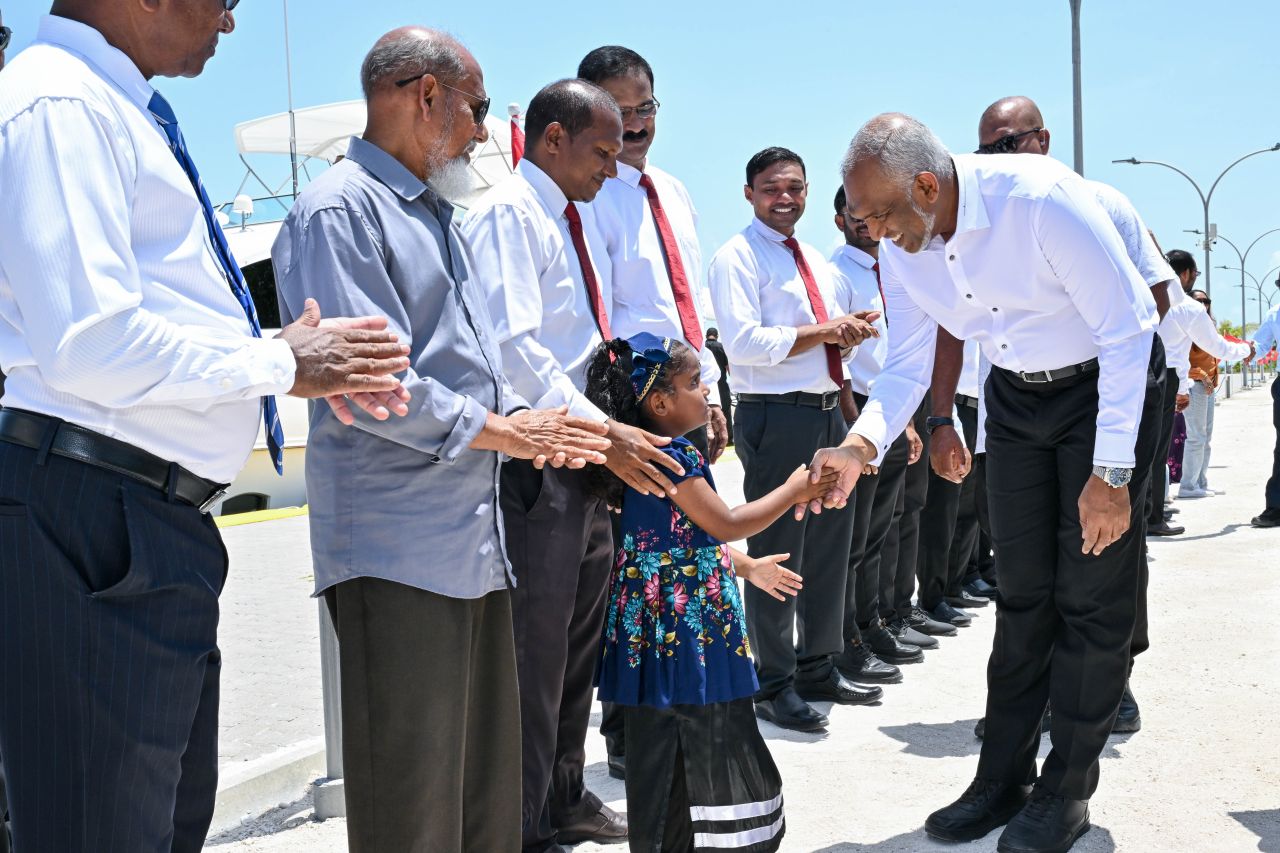 ފޮޓޯ: ރައީސް ކުޑަރިކިލަށް ވަޑައިގެންނެވުން 