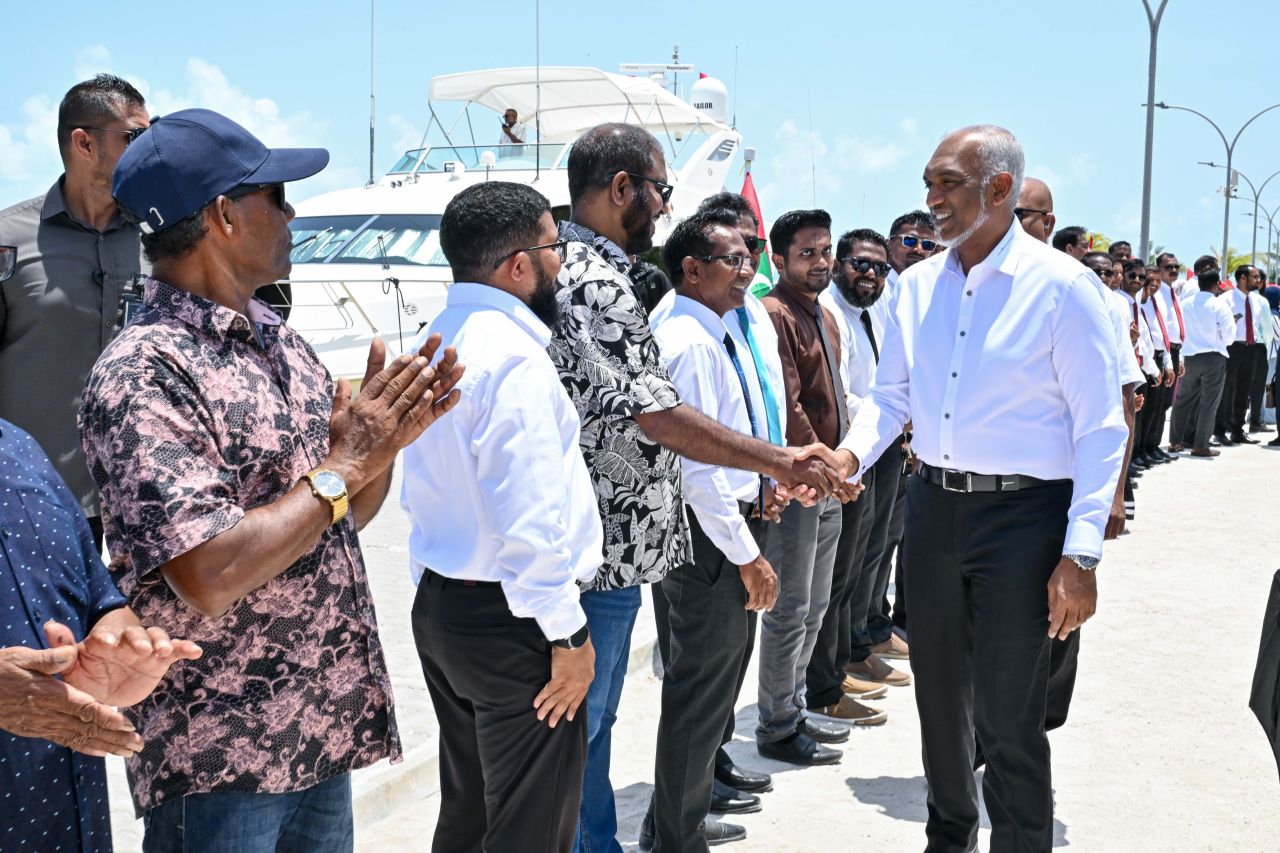 ފޮޓޯ: ރައީސް ކުޑަރިކިލަށް ވަޑައިގެންނެވުން 