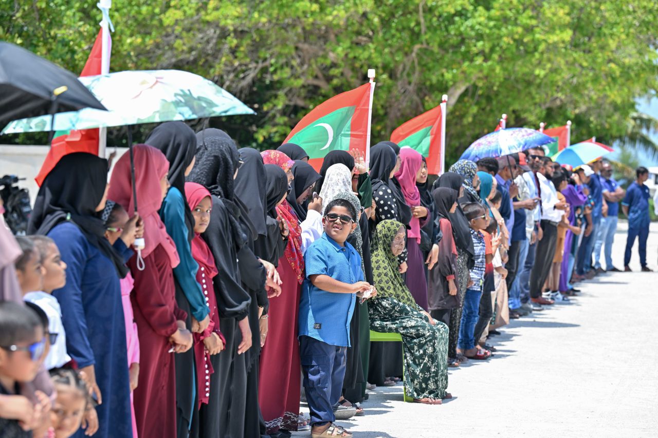 ފޮޓޯ: ރައީސް ކުޑަރިކިލަށް ވަޑައިގެންނެވުން 