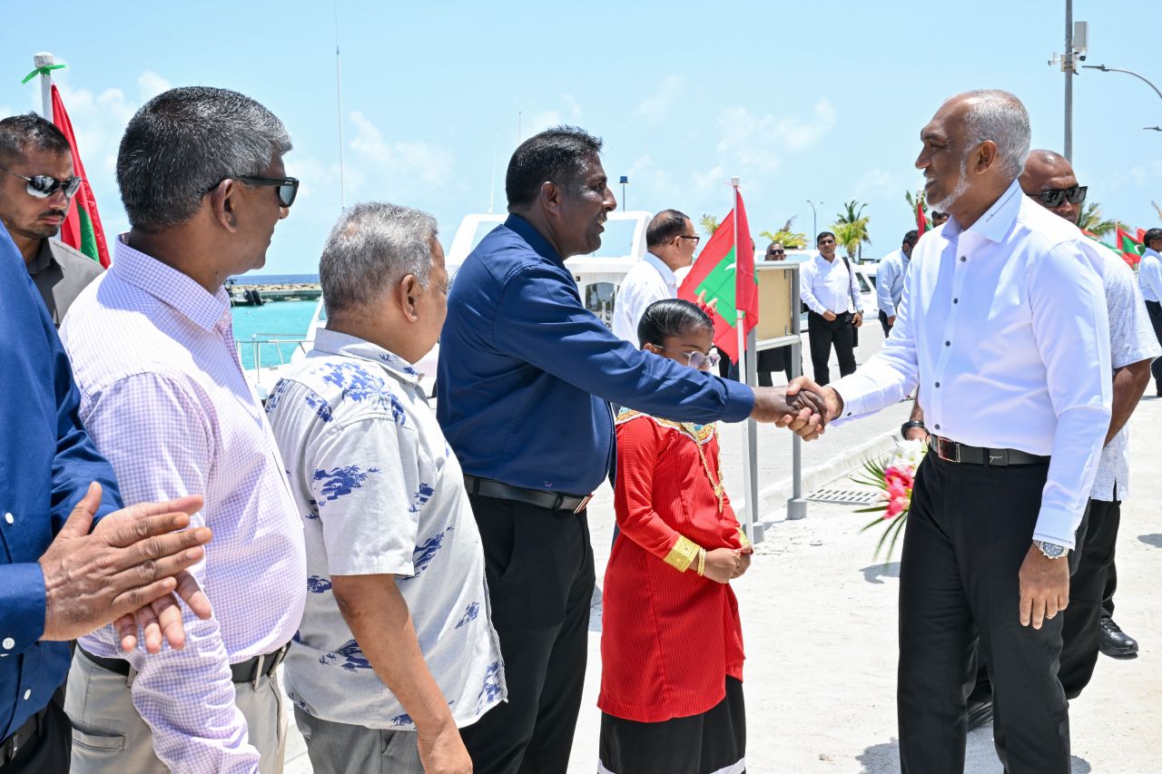 ފޮޓޯ: ރައީސް ކުޑަރިކިލަށް ވަޑައިގެންނެވުން 