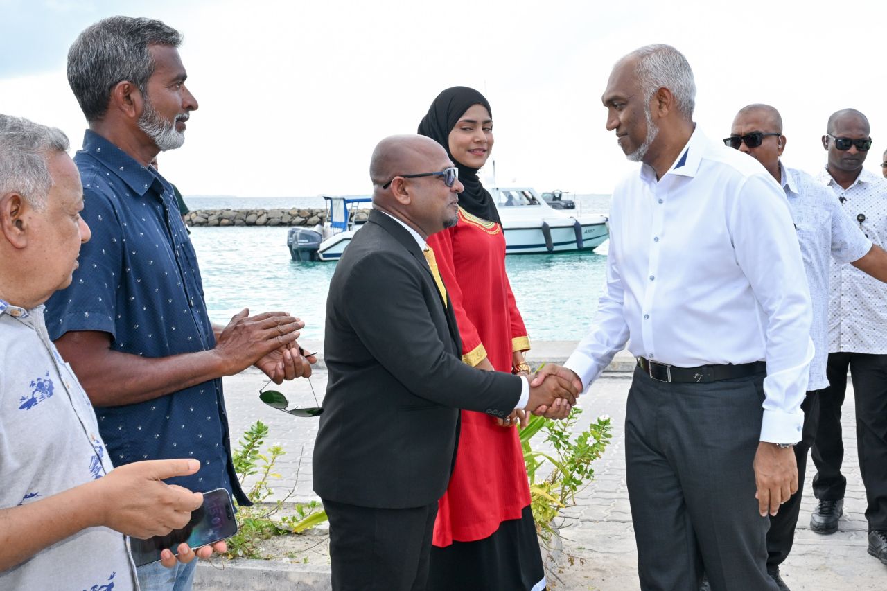 Masahkaiy mi kuranee laamarukazee nizaamu champion kurumah: Raees 
