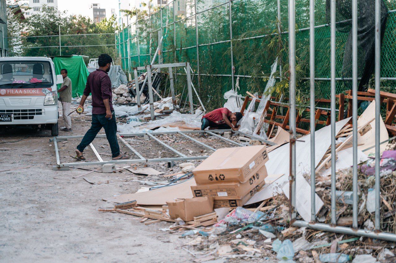 ވަން ފޮޓޯ: ފުޓްބޯޅަ ސްކޫލާއި މާފަންނު އިމާރާތަށް އެފްއޭއެމްއަށް ދީފައިވާ ބިންތަކުގެ ހާލަތު