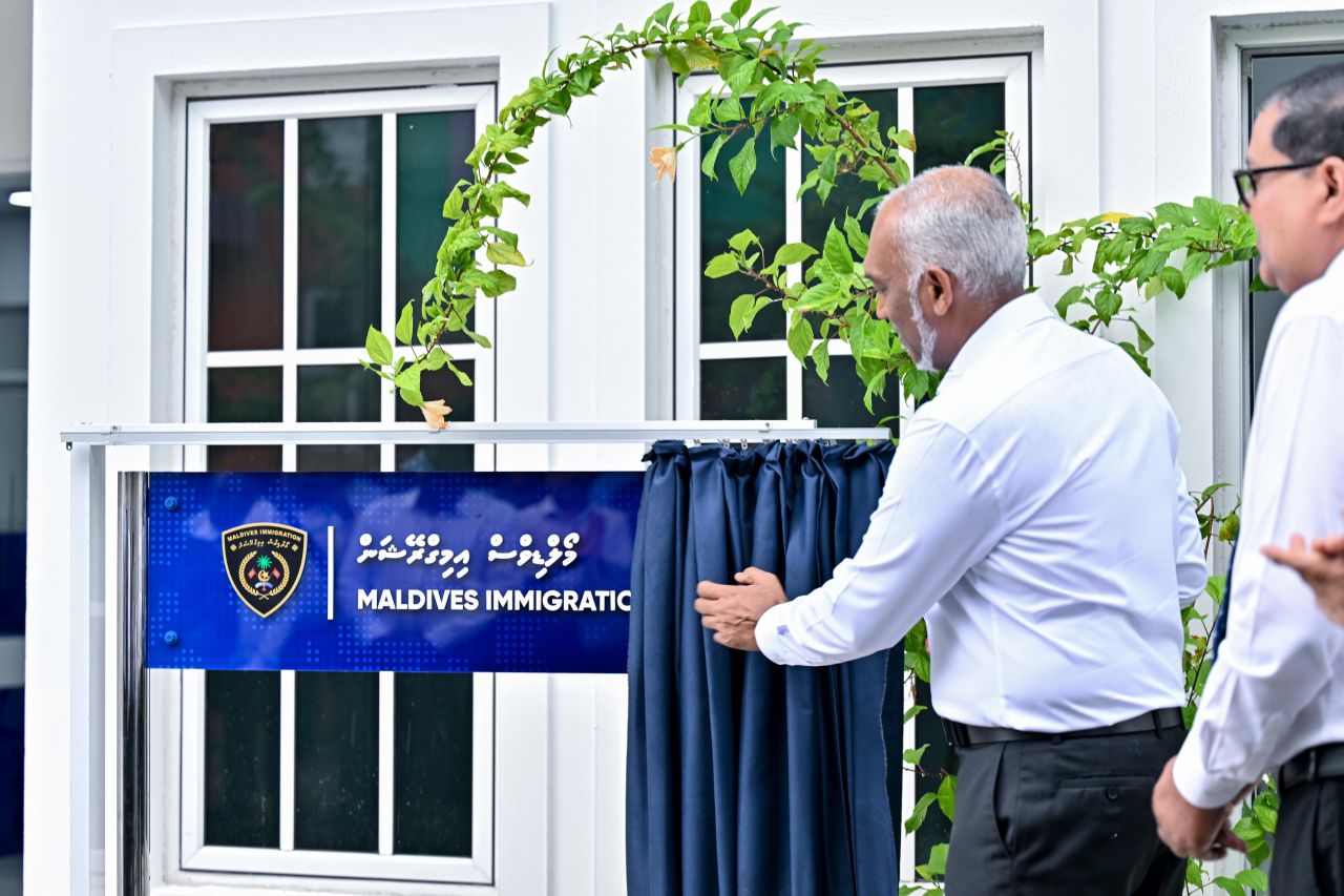 Raees, Eydhafushige immigration office hulhuvaidhevaifi