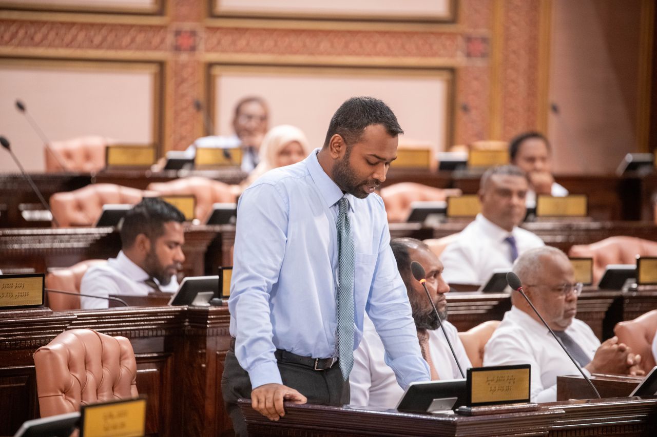 Meekail ge nan ivvai Majileehuge thalhumun beyru koffi