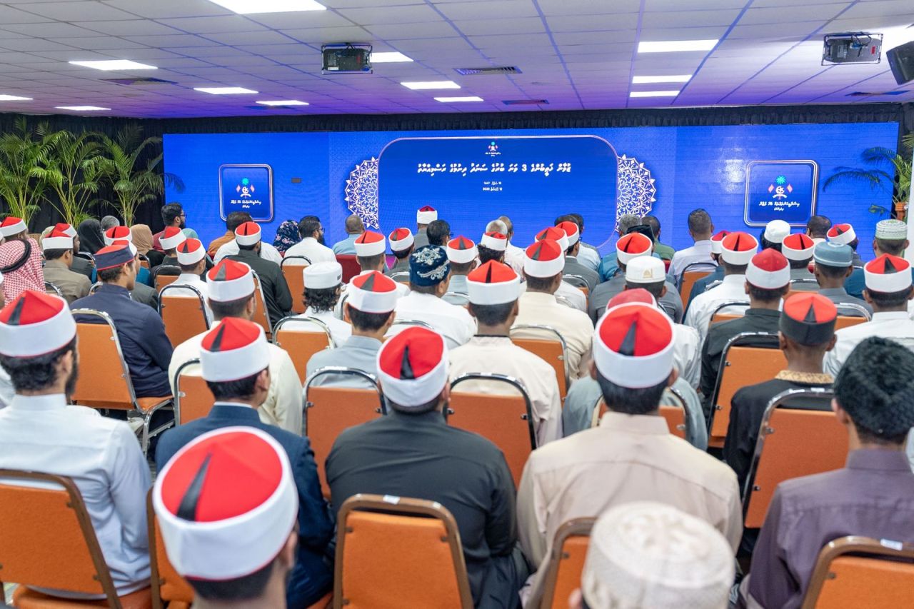 Raajje islaam vithaa 900 aharu furun faahaga kuran mahaasinthaa eh