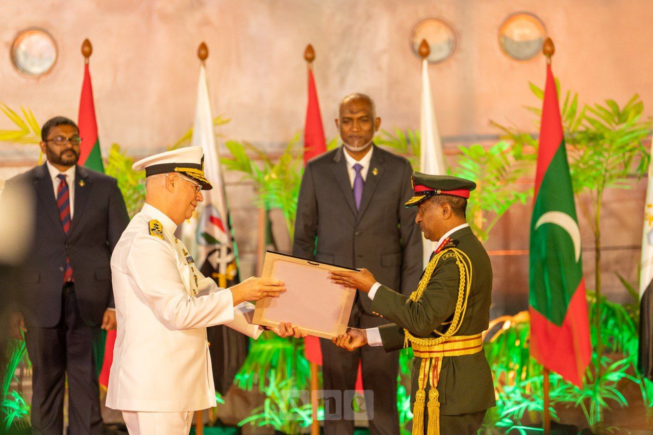 ވަން ފޮޓޯ: ތުރުކީން ހަދިޔާކުރި އަސްކަރީ މަނަވަރު އެމްއެންޑީއެފާ ހަވާލުކުރުން