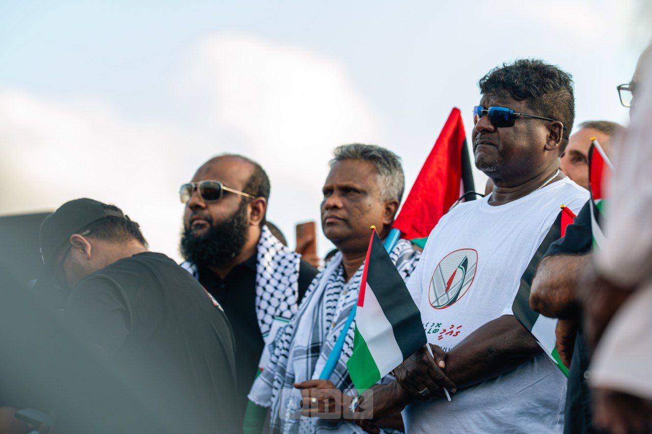 ވަން ފޮޓޯ: އިޒްރޭލުން ހިންގާ ގަތުލުއާންމާ ދެކޮޅަށް ދިވެހިން އަޑުއުފުލުން