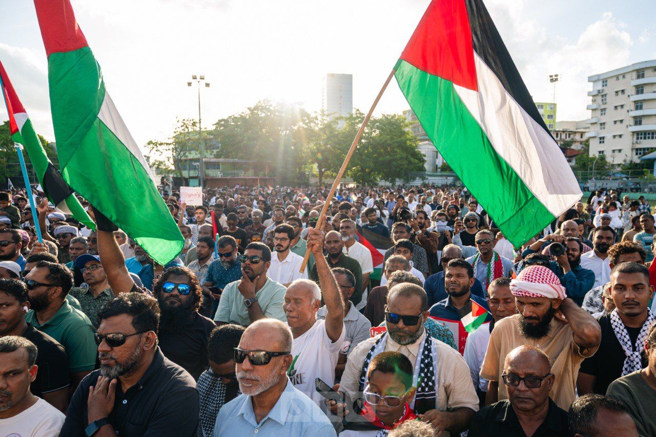 ވަން ފޮޓޯ: އިޒްރޭލުން ހިންގާ ގަތުލުއާންމާ ދެކޮޅަށް ދިވެހިން އަޑުއުފުލުން
