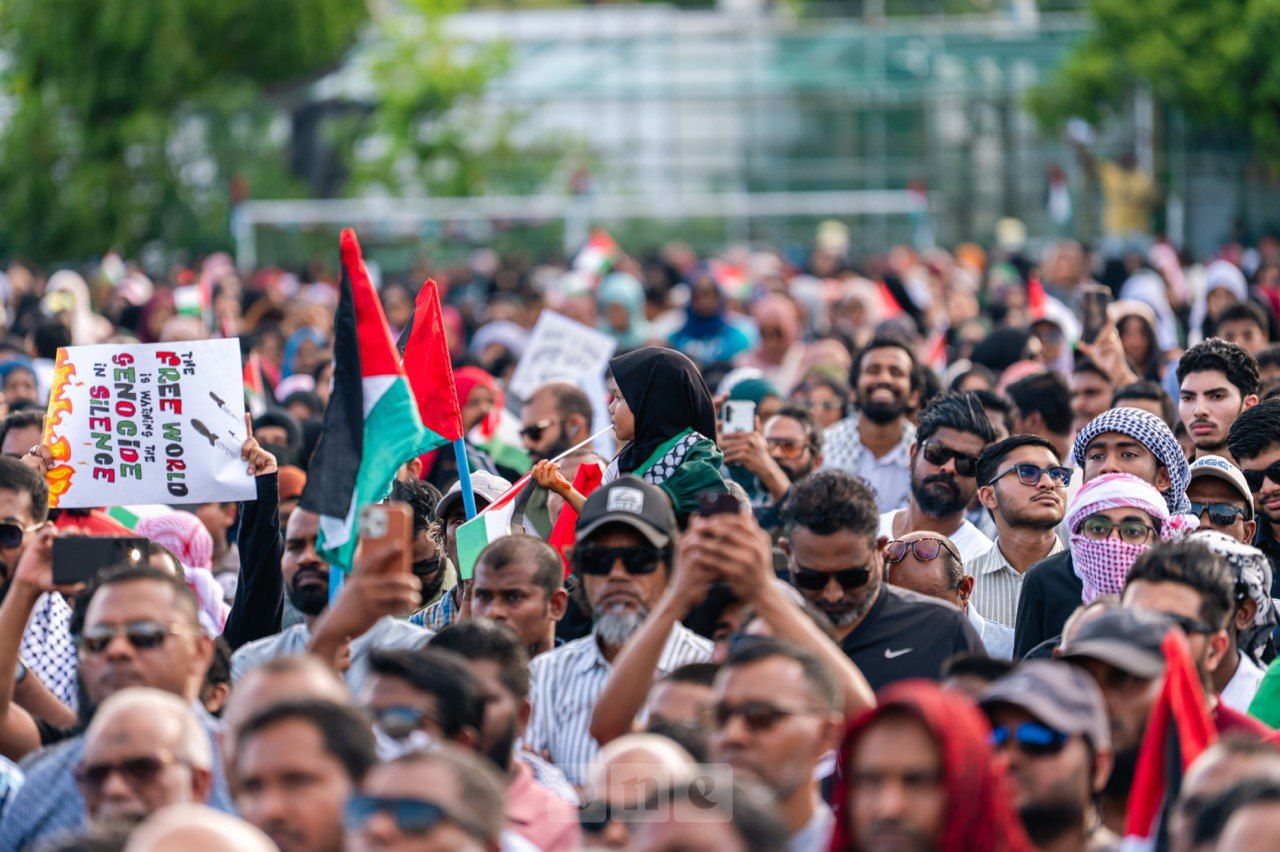 ވަން ފޮޓޯ: އިޒްރޭލުން ހިންގާ ގަތުލުއާންމާ ދެކޮޅަށް ދިވެހިން އަޑުއުފުލުން