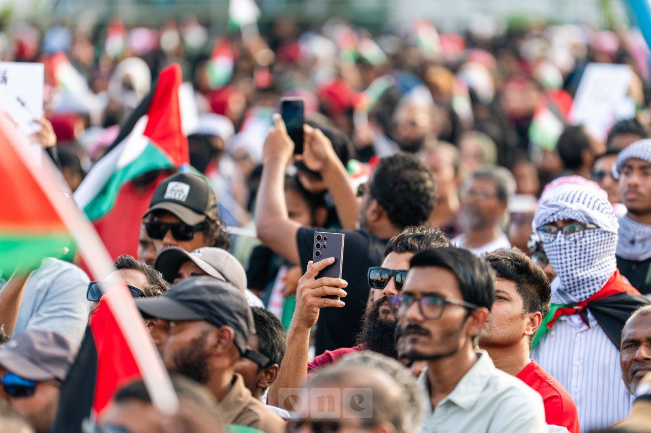 ވަން ފޮޓޯ: އިޒްރޭލުން ހިންގާ ގަތުލުއާންމާ ދެކޮޅަށް ދިވެހިން އަޑުއުފުލުން