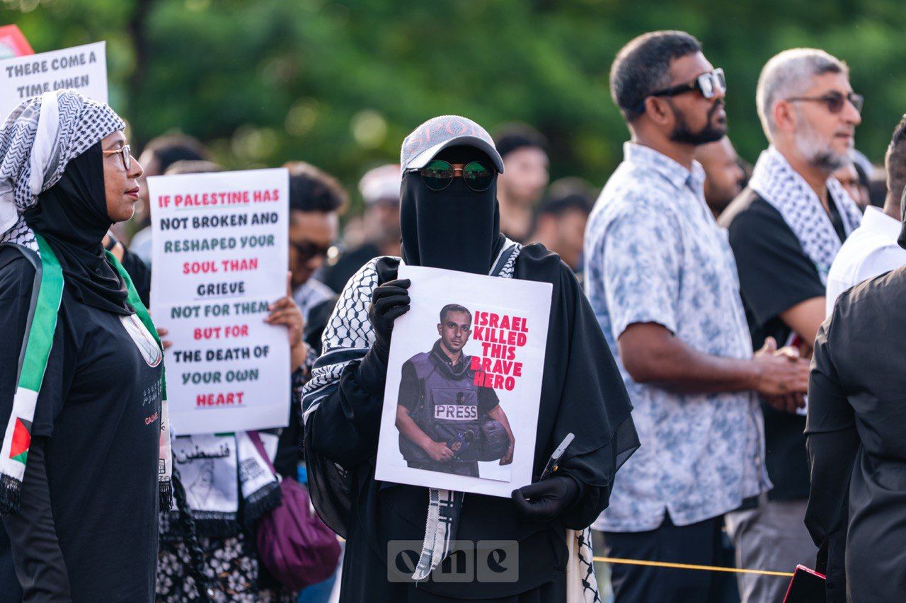 ވަން ފޮޓޯ: އިޒްރޭލުން ހިންގާ ގަތުލުއާންމާ ދެކޮޅަށް ދިވެހިން އަޑުއުފުލުން