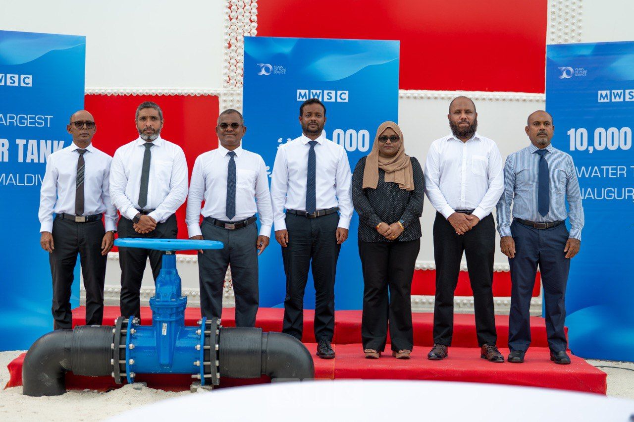 ވަން ފޮޓޯ: އެމްޑަބްލިޔުއެސްސީން ހުޅުމާލޭގައި 10،000 ޓަނުގެ ފެން ރައްކާކުރެވޭ ތާންގީ ބޭނުންކުރަން ފެށުން 