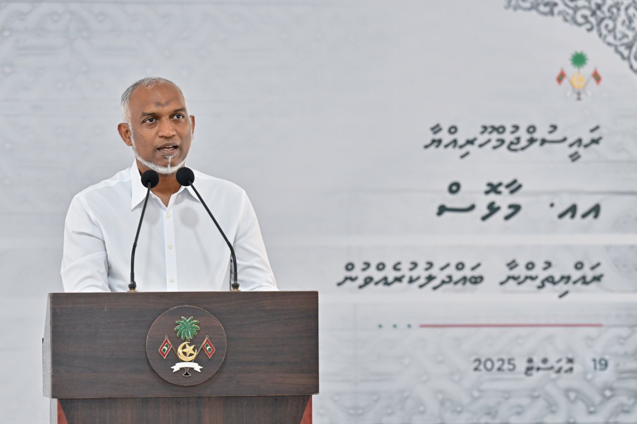Maalhohugai touristunah haasa beacheh hadhaidheynan: Raees
