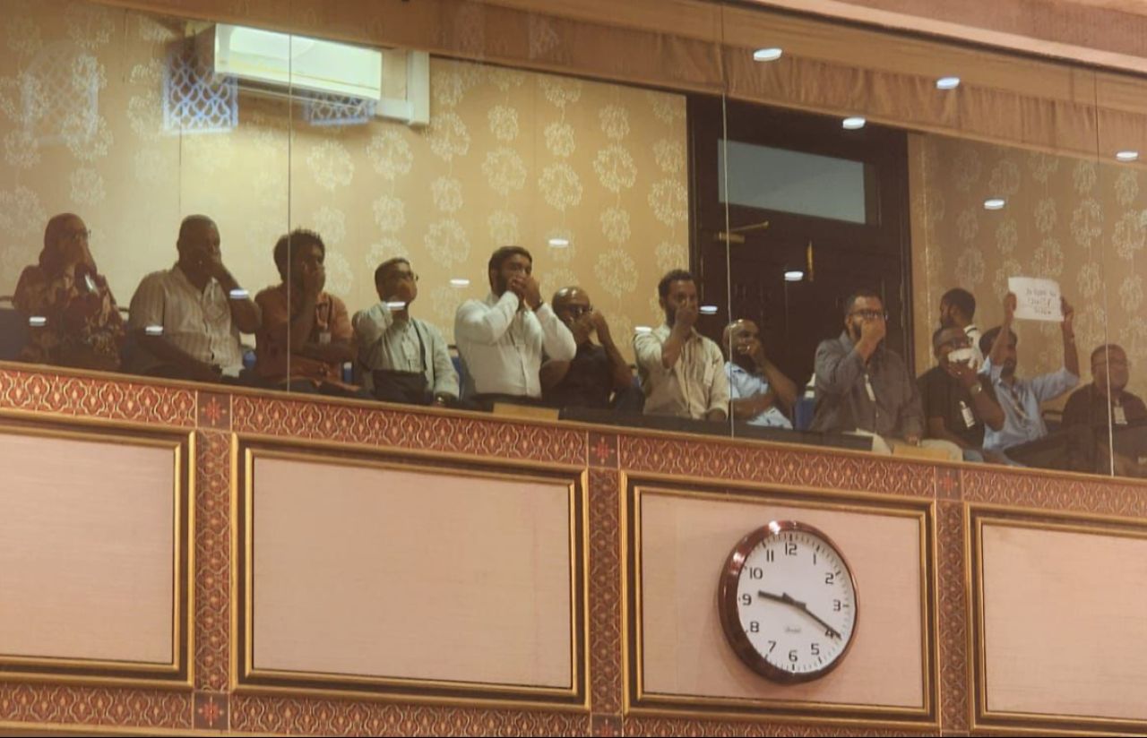 Noosverin ulhenee majilis thereygai scene eh create kuran!