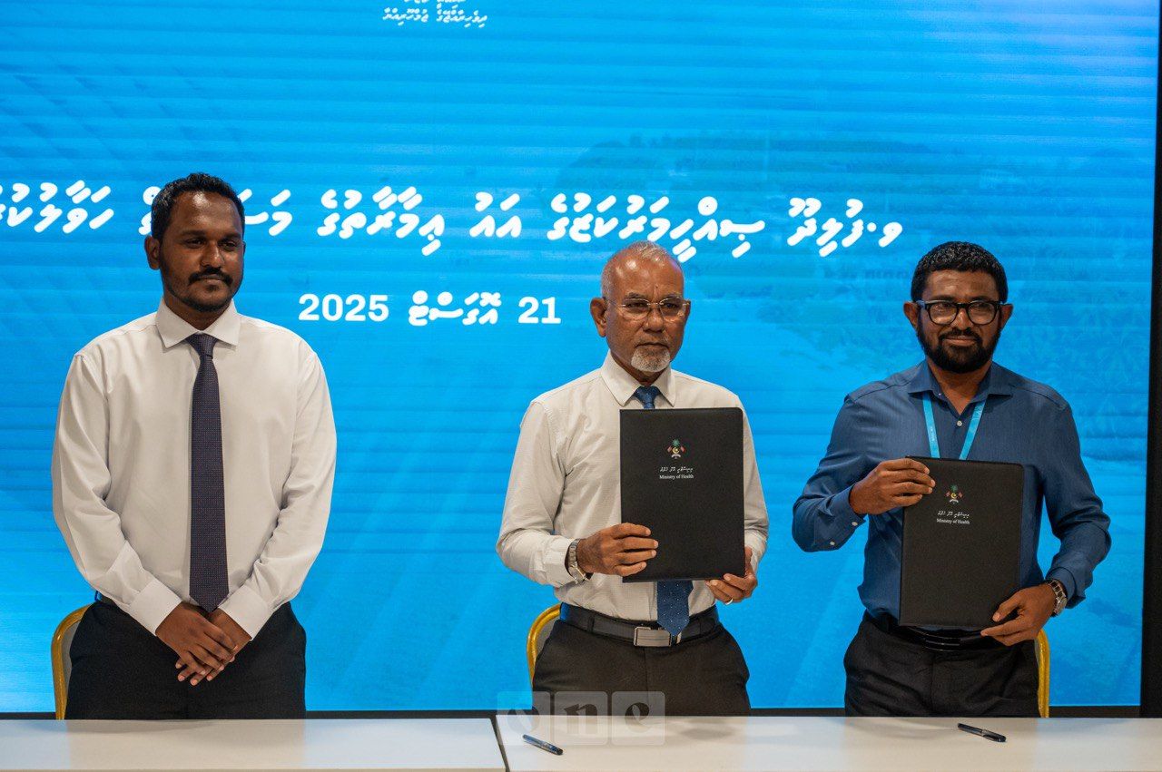 ވަން ފޮޓޯ: ހަ ރަށެއްގެ ސިއްހީ މަރުކަޒުތަކުގެ އާ އިމާރާތްތަކުގެ މަސައްކަތް ހަވާލުކުރުމުގެ ރަސްމިއްޔާތު