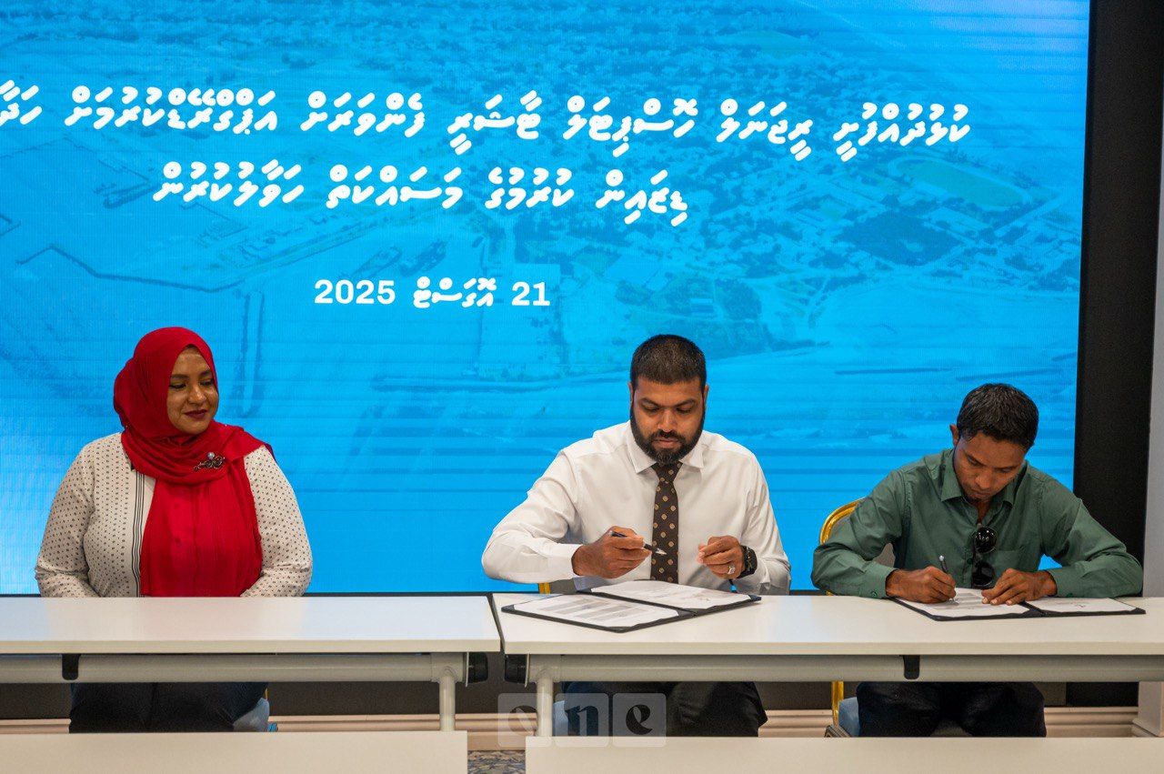 ވަން ފޮޓޯ: ހަ ރަށެއްގެ ސިއްހީ މަރުކަޒުތަކުގެ އާ އިމާރާތްތަކުގެ މަސައްކަތް ހަވާލުކުރުމުގެ ރަސްމިއްޔާތު