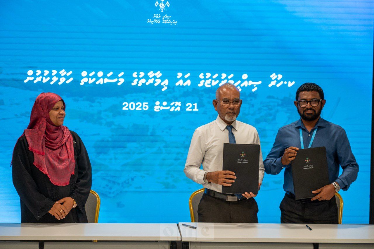 ވަން ފޮޓޯ: ހަ ރަށެއްގެ ސިއްހީ މަރުކަޒުތަކުގެ އާ އިމާރާތްތަކުގެ މަސައްކަތް ހަވާލުކުރުމުގެ ރަސްމިއްޔާތު