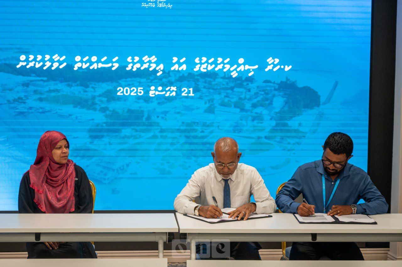 ވަން ފޮޓޯ: ހަ ރަށެއްގެ ސިއްހީ މަރުކަޒުތަކުގެ އާ އިމާރާތްތަކުގެ މަސައްކަތް ހަވާލުކުރުމުގެ ރަސްމިއްޔާތު