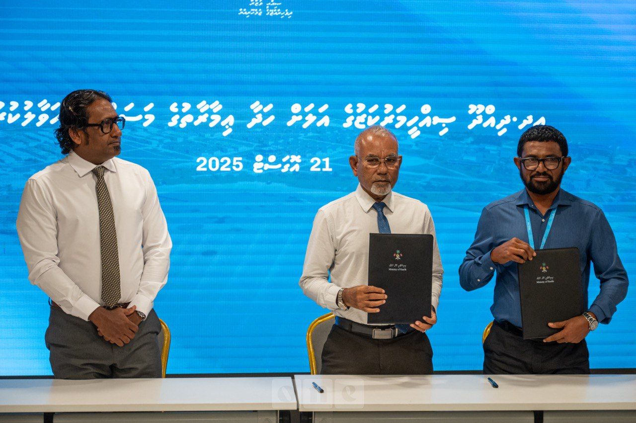 ވަން ފޮޓޯ: ހަ ރަށެއްގެ ސިއްހީ މަރުކަޒުތަކުގެ އާ އިމާރާތްތަކުގެ މަސައްކަތް ހަވާލުކުރުމުގެ ރަސްމިއްޔާތު