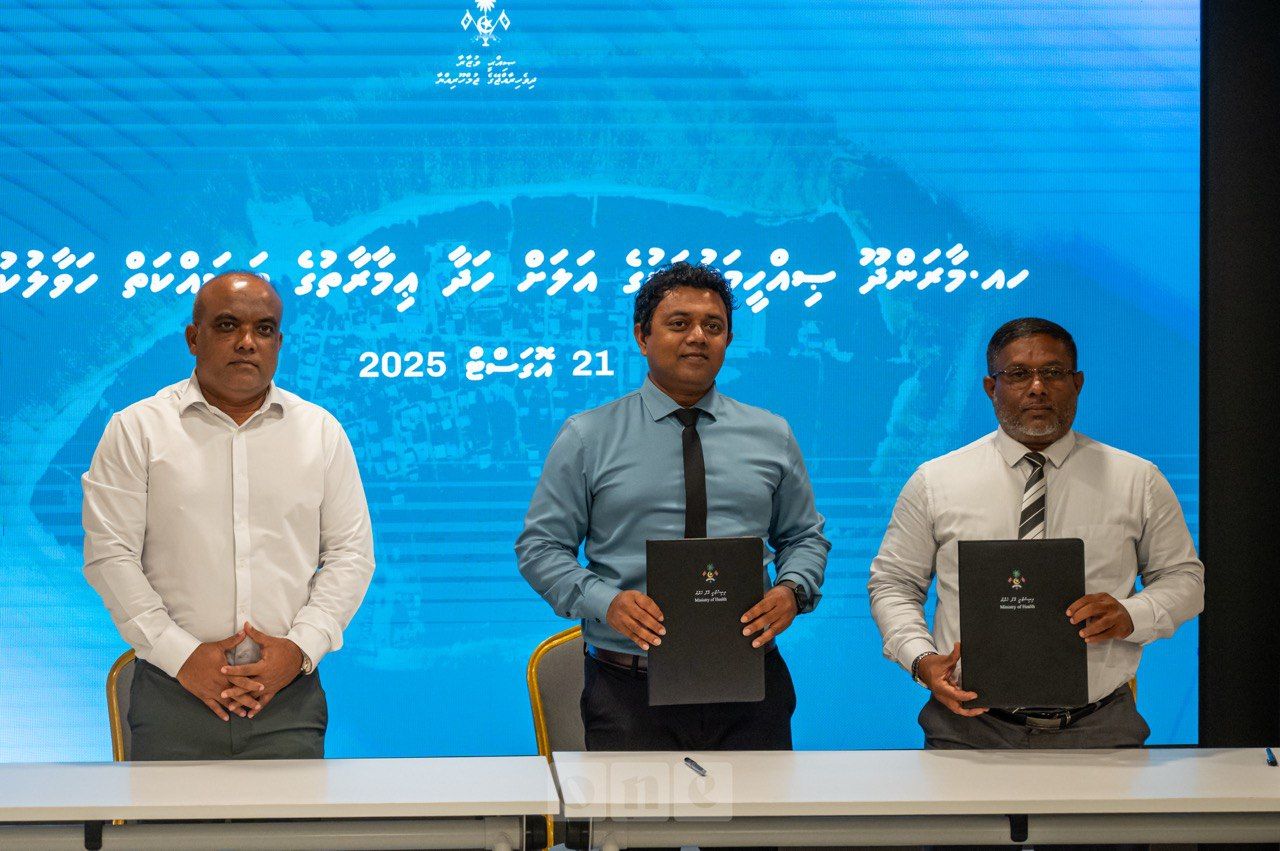 ވަން ފޮޓޯ: ހަ ރަށެއްގެ ސިއްހީ މަރުކަޒުތަކުގެ އާ އިމާރާތްތަކުގެ މަސައްކަތް ހަވާލުކުރުމުގެ ރަސްމިއްޔާތު
