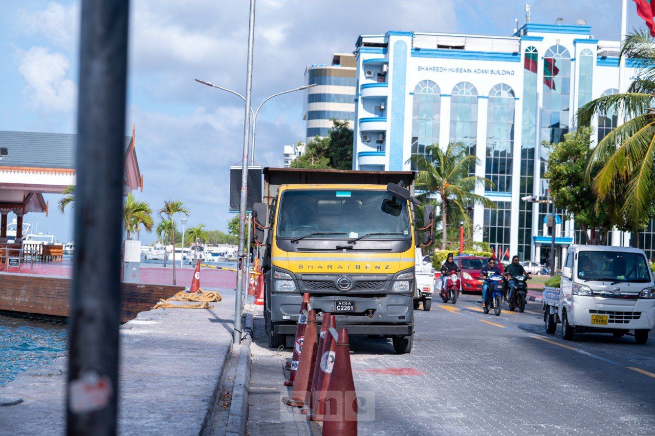 ވަން ފޮޓޯ: ބޮޑުތަކުރުފާނުމަގު މަގު ހެދުމުގެ މަސައްކަތް ކުރިއަށްދަނީ