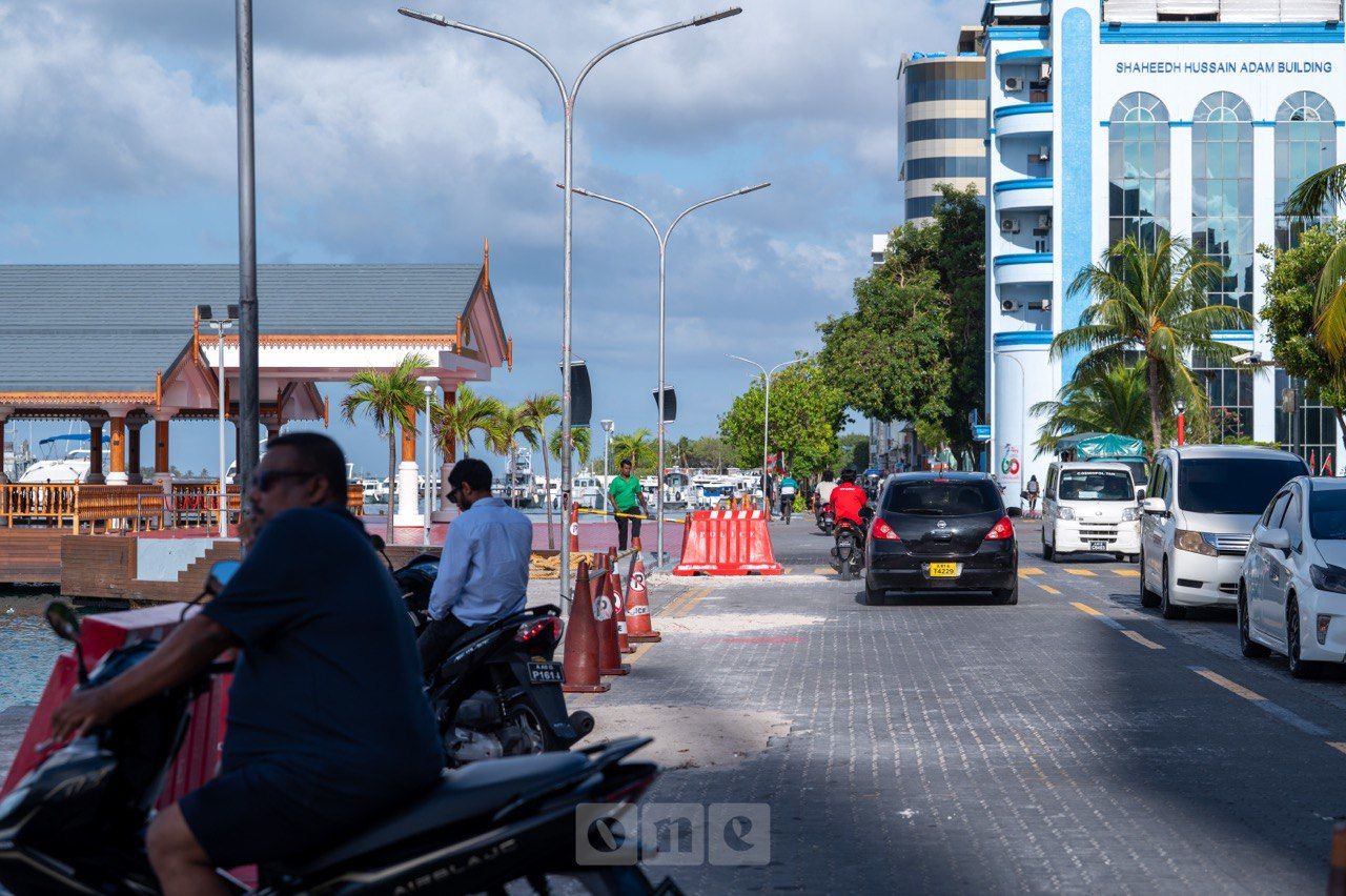 ވަން ފޮޓޯ: ބޮޑުތަކުރުފާނުމަގު މަގު ހެދުމުގެ މަސައްކަތް ކުރިއަށްދަނީ