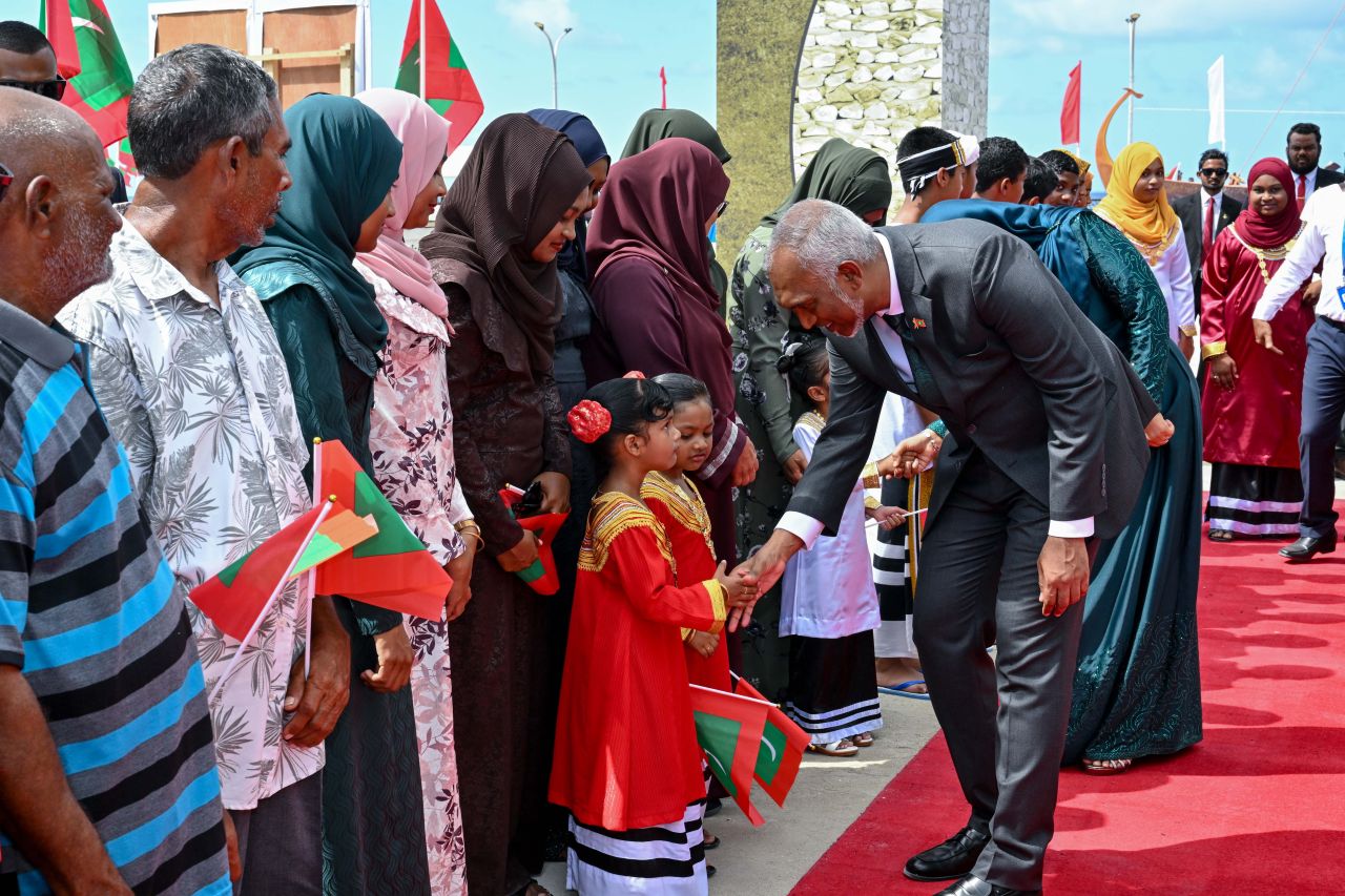 ފޮޓޯ: ރައީސް މުއިއްޒު އުތީމަށް ވަޑައިގަތުން