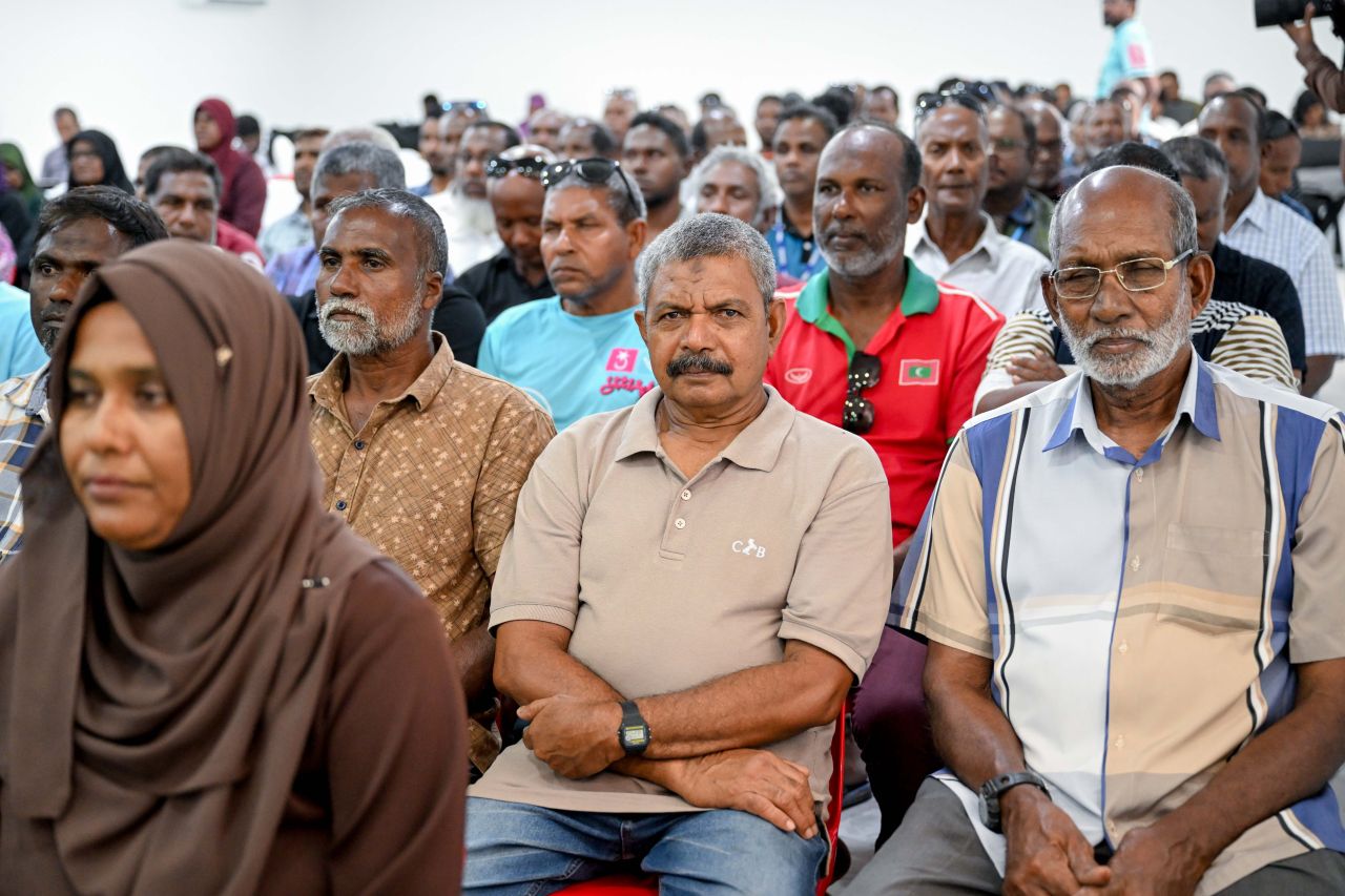 ފޮޓޯ: ރައީސް، މަކުނުދޫ ރައްޔިތުންނާ ބައްދަލުކުރެއްވުން