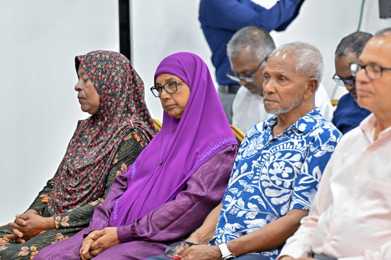 ފޮޓޯ: ރައީސް، މަކުނުދޫ ރައްޔިތުންނާ ބައްދަލުކުރެއްވުން