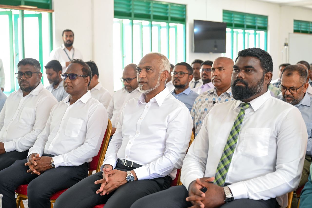 ފޮޓޯ: ރައީސް، ކުމުންދޫ ރައްޔިތުންނާ ބައްދަލުކުރެއްވުން