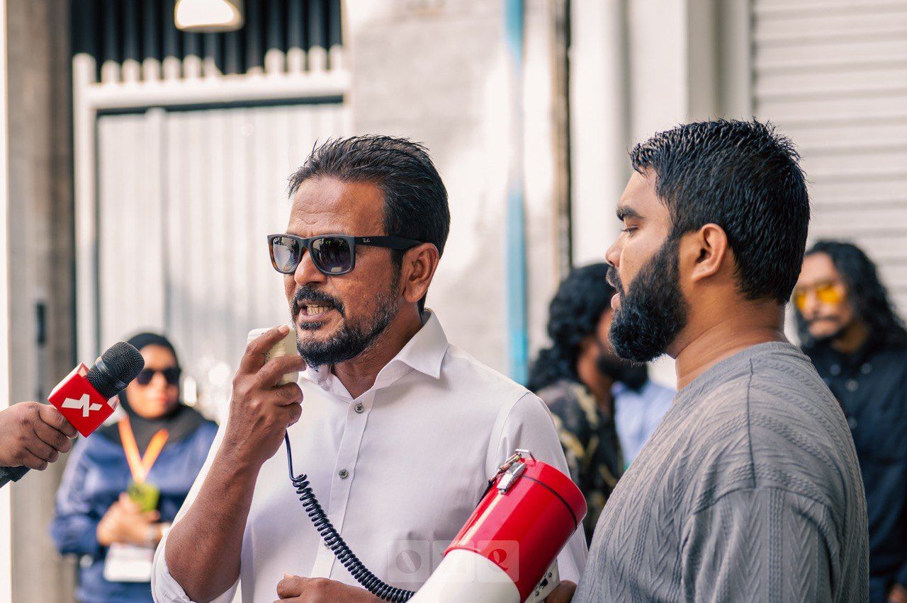 ވަން ފޮޓޯ: މީޑިއާ ކޮމިޝަން ބިލާ ދެކޮޅަށް ނޫސްވެރިން މުޒާހަރާއަށް 