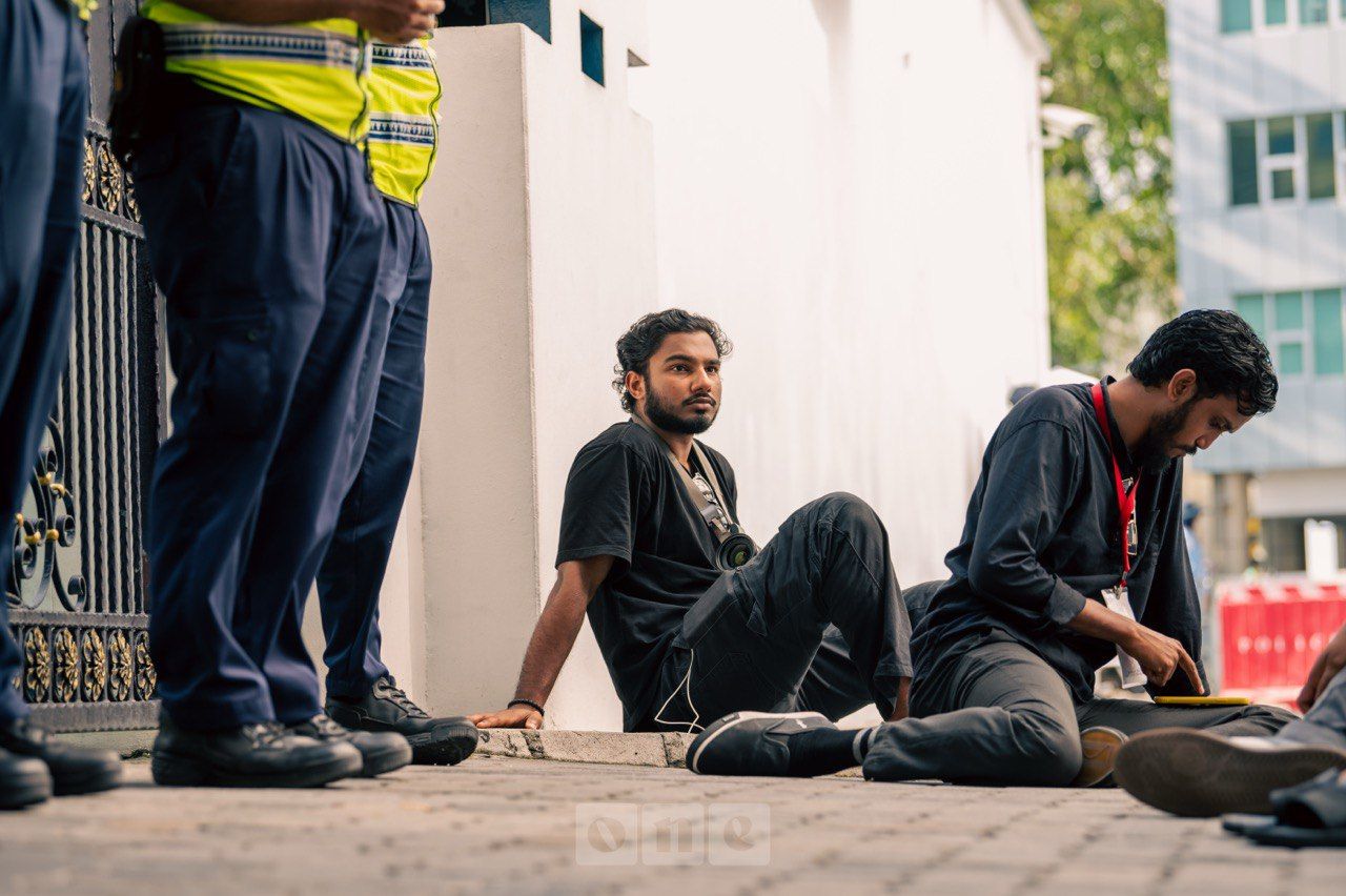  ވަން ފޮޓޯ: މީޑިއާ ކޮމިޝަން ބިލާ ދެކޮޅަށް ނޫސްވެރިން މުޒާހަރާއަށް 