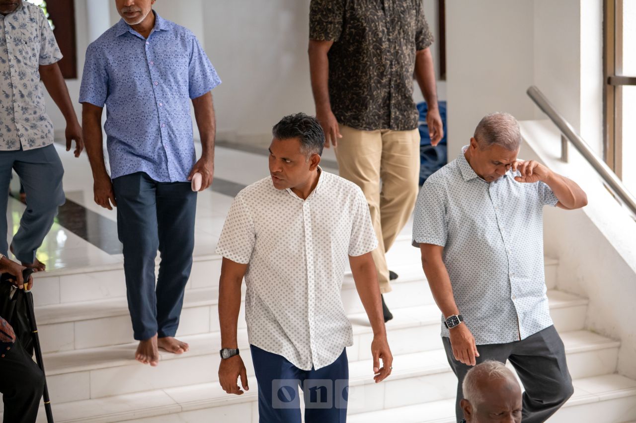 ވަން ފޮޓޯ: އެމްޔޫ މަނިކުގެ މައްޗަށް ޣައިބަށް ކުރެވުނު ކަށުނަމާދު