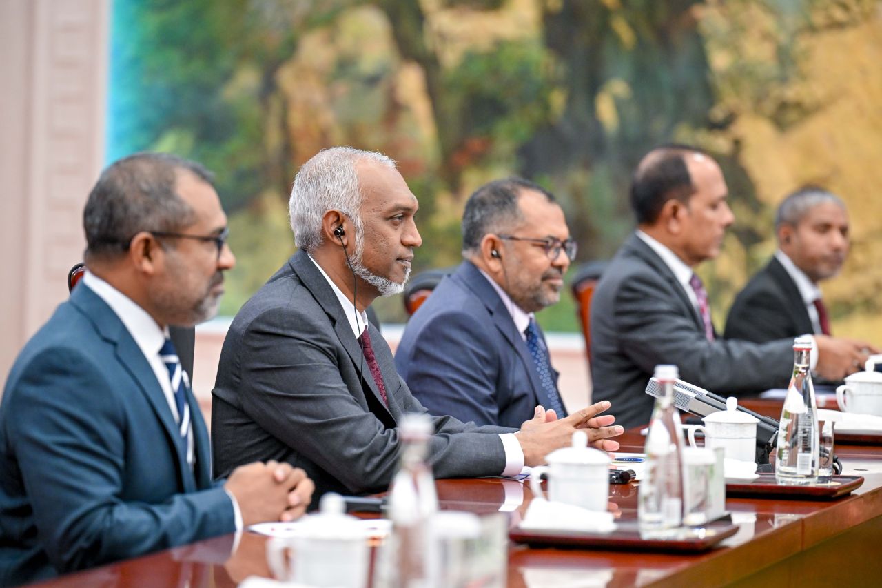 Ithuru mashavaraathakaffahu China aaeku vi ebbasvunthah haama kuraanan: Haleel