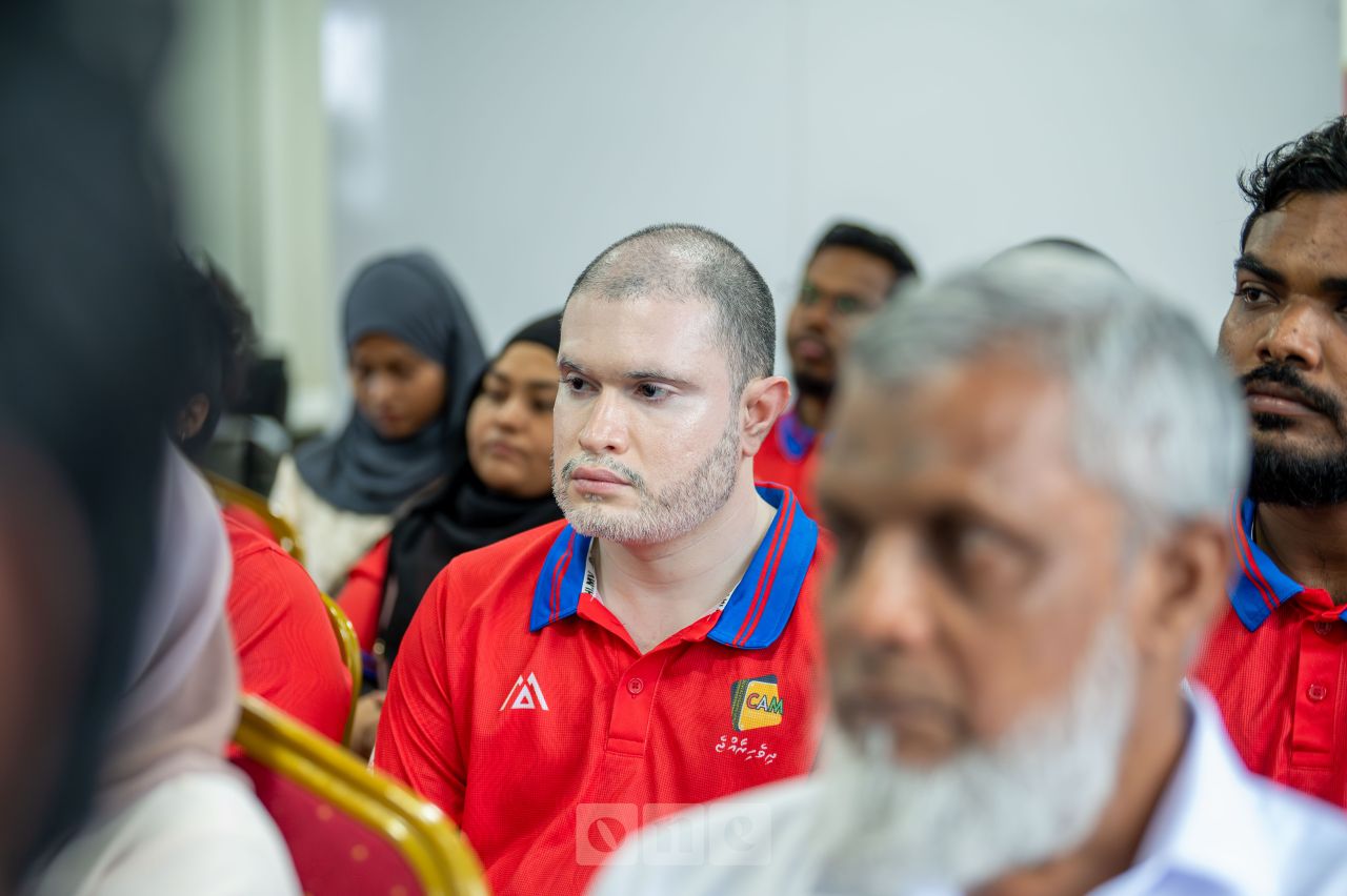 ވަން ފޮޓޯ: ރާއްޖޭގައި ކެރަމް ވޯލްޑް ކަޕް ބޭއްވުމަށް އިއުލާނުކުރުން