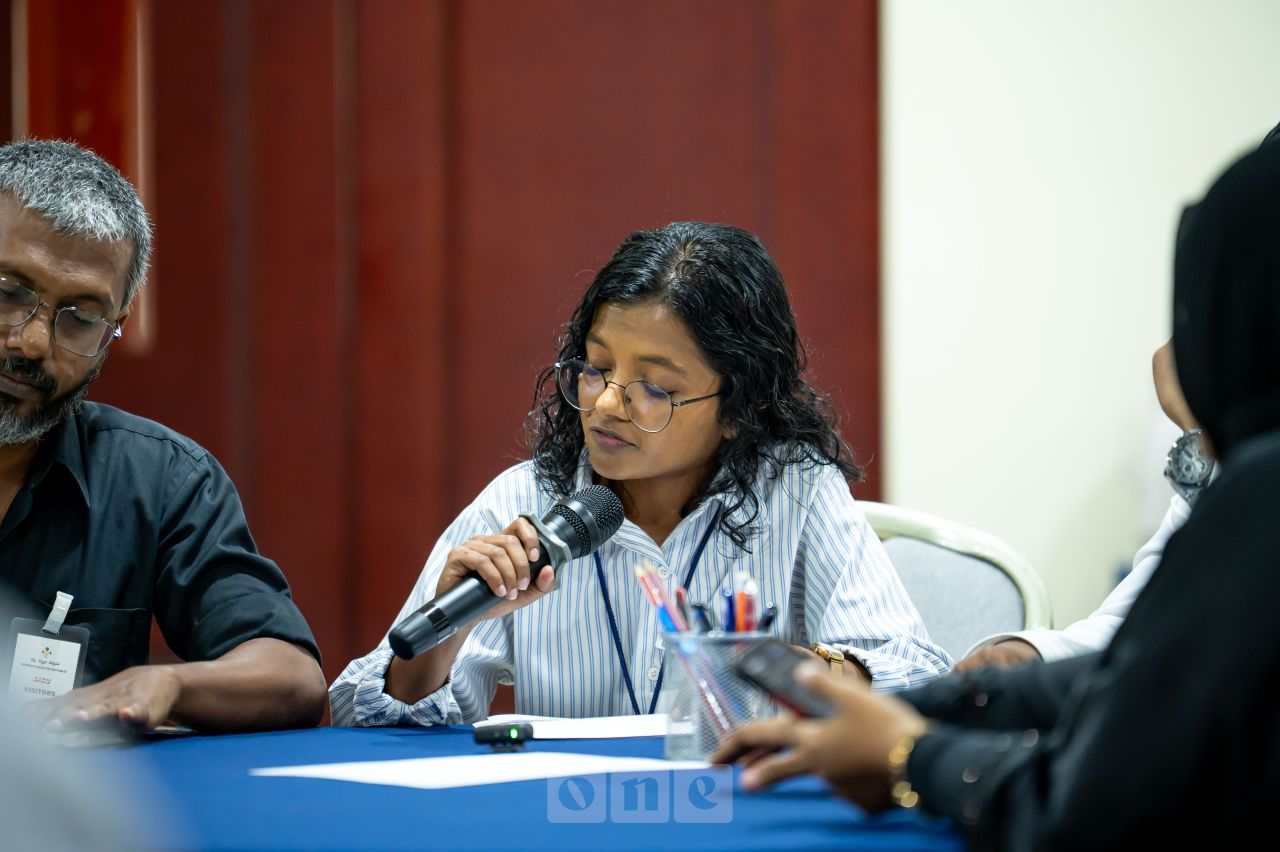 ވަން ފޮޓޯ: މީޑިއާ ރެގިއުލޭޝަން ބިލާ ގުޅޭގޮތުން މީޑިއާތަކާ މަޝްވަރާކުރުން 
