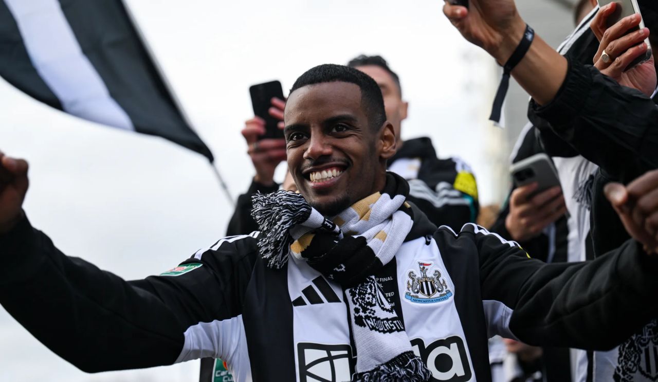 Goiyy dhookoh, Liverpool in Isak ah 125 million pound dhenee 