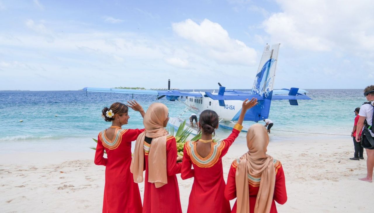 Furathama seaplane Kamadhoo ah jahssaifi,rashun hoonu maruhabaa eh
