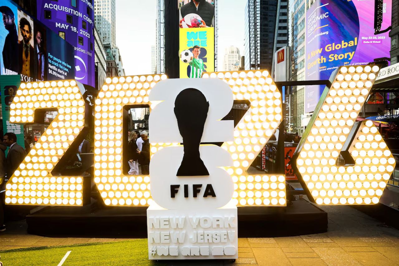 World Cup ah furathama vikkaanee million ticket, agukuraanee demand ah 