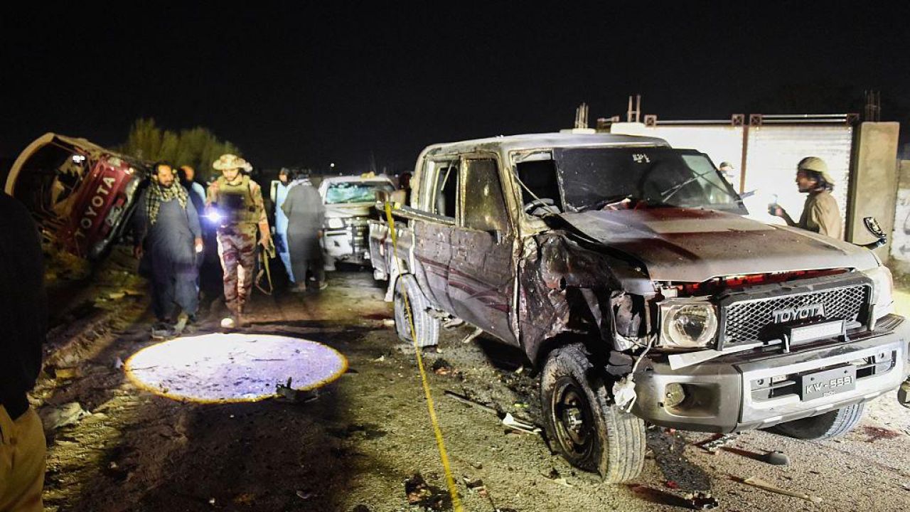 Pakistan ge siyaasee evvvumehgai bomeh govvaalaifi, 15 meehun maruvi 