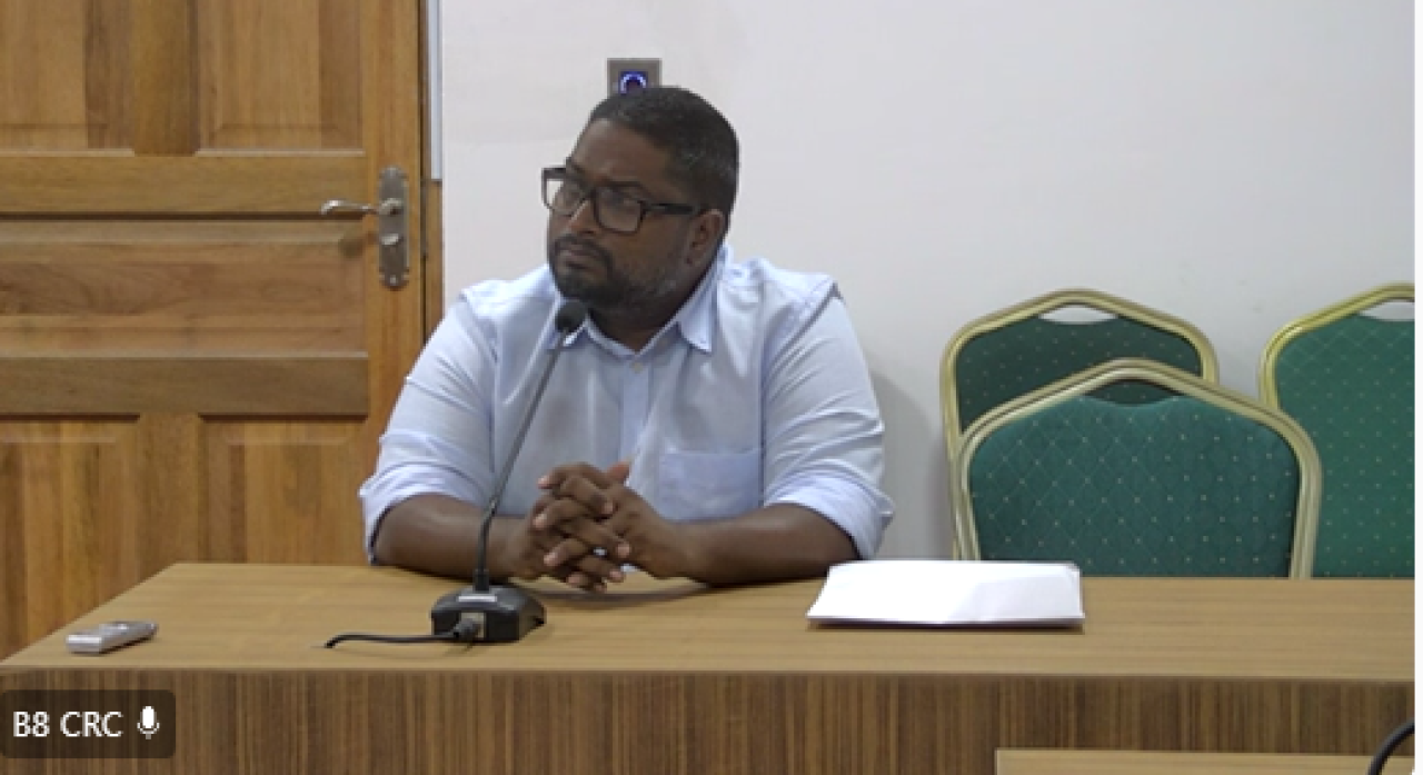 Bassam ah kuraa ithuru dhe dhauvaa ge aduehun fashaifi