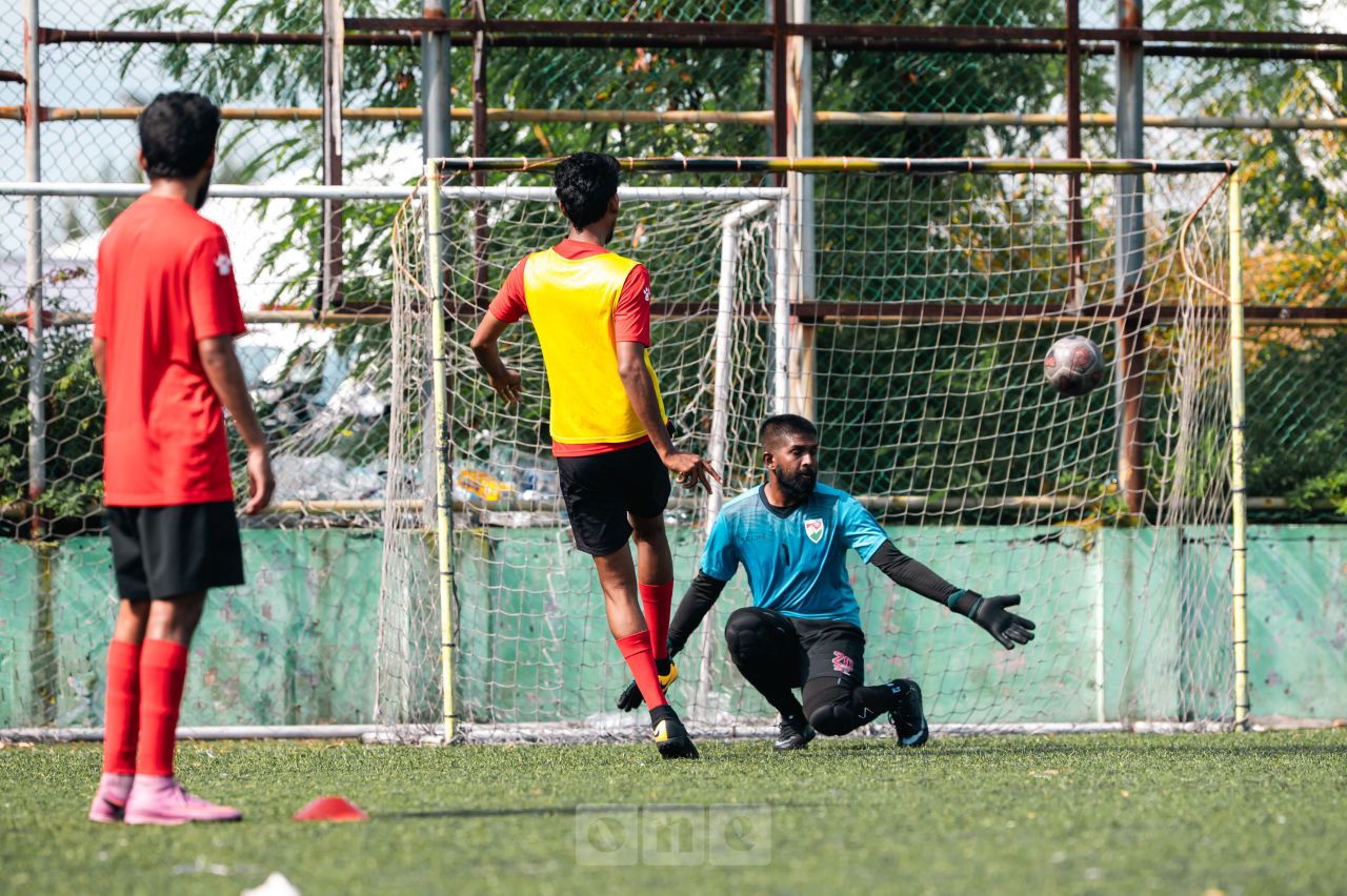 ވަން ފޮޓޯ: ގައުމީ ފުޓްސަލް ޓީމުން ކޮލިފަޔާސްއަށް ތައްޔާރުވުން