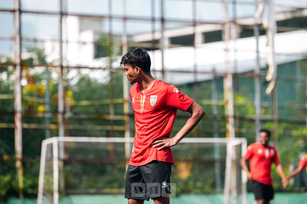 ވަން ފޮޓޯ: ގައުމީ ފުޓްސަލް ޓީމުން ކޮލިފަޔާސްއަށް ތައްޔާރުވުން