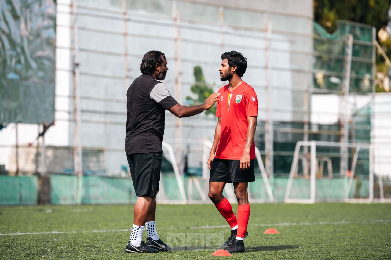 ވަން ފޮޓޯ: ގައުމީ ފުޓްސަލް ޓީމުން ކޮލިފަޔާސްއަށް ތައްޔާރުވުން