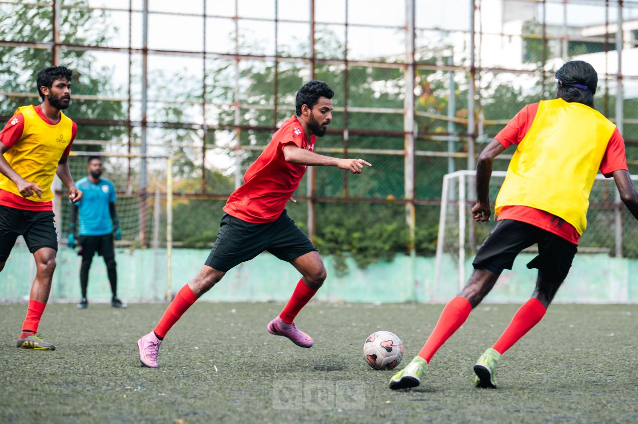 ވަން ފޮޓޯ: ގައުމީ ފުޓްސަލް ޓީމުން ކޮލިފަޔާސްއަށް ތައްޔާރުވުން